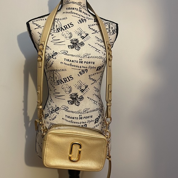 Pre LOVED. Marc Jacobs Authentic Softshot Pearlized Bag, excellent condition - Picture 5 of 14